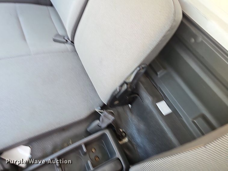 image for item EJ5639 2000 Chevrolet W3500 box truck