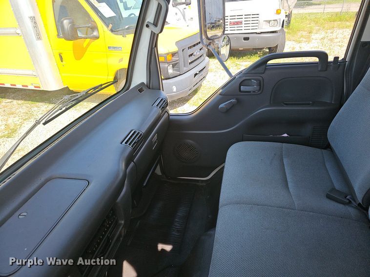 image for item EJ5639 2000 Chevrolet W3500 box truck