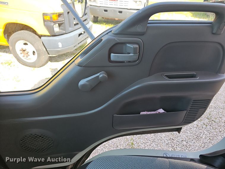 image for item EJ5639 2000 Chevrolet W3500 box truck