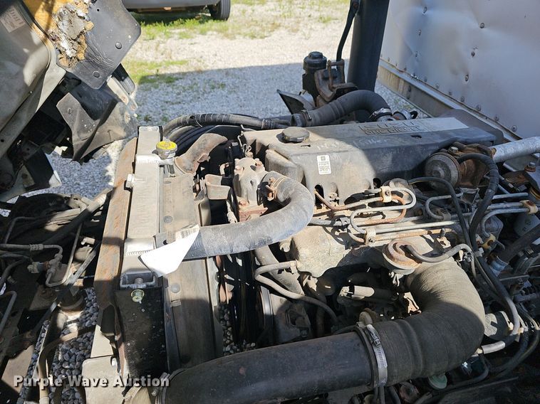 image for item EJ5639 2000 Chevrolet W3500 box truck