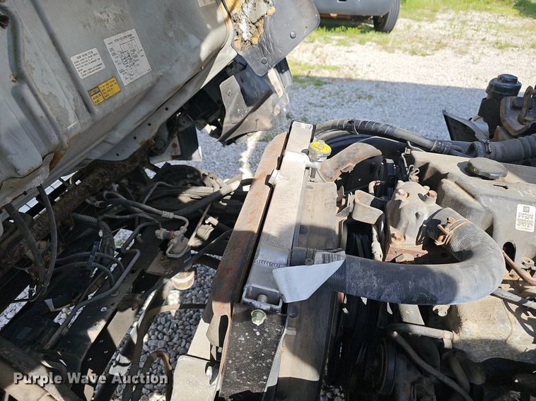 image for item EJ5639 2000 Chevrolet W3500 box truck