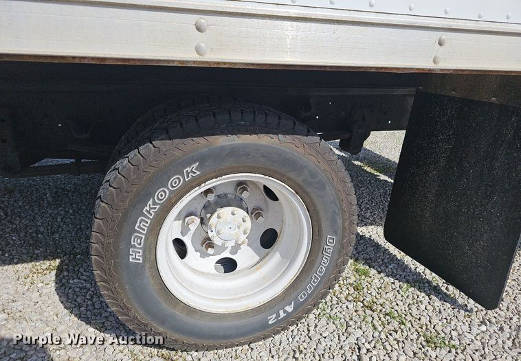 image for item EJ5639 2000 Chevrolet W3500 box truck