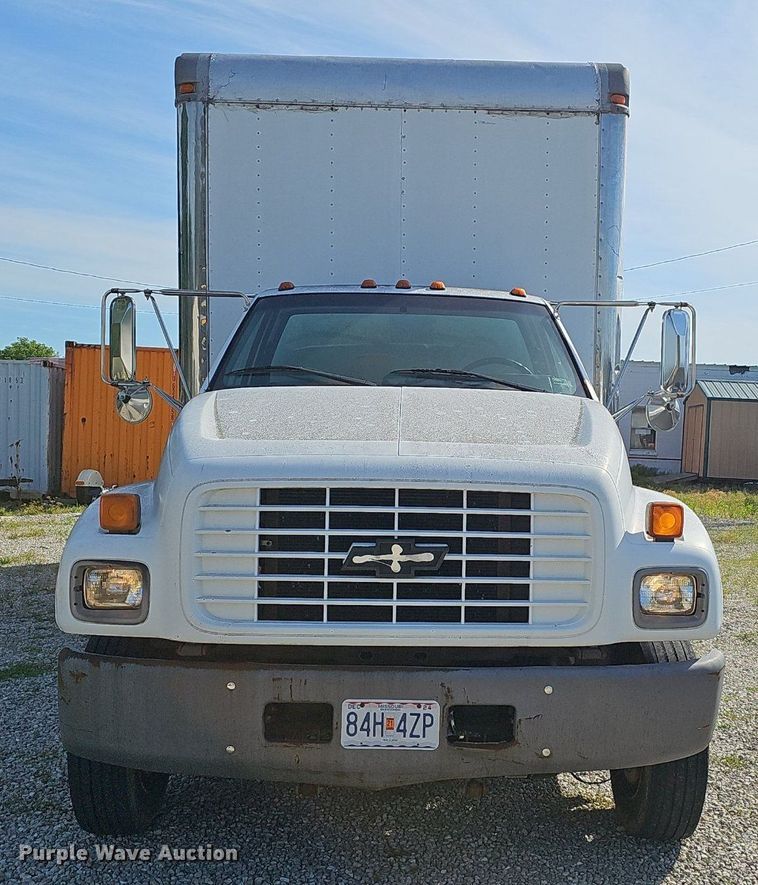 image for item EJ5640 2002 Chevrolet C6500 box truck