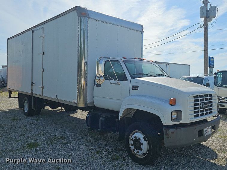 image for item EJ5640 2002 Chevrolet C6500 box truck