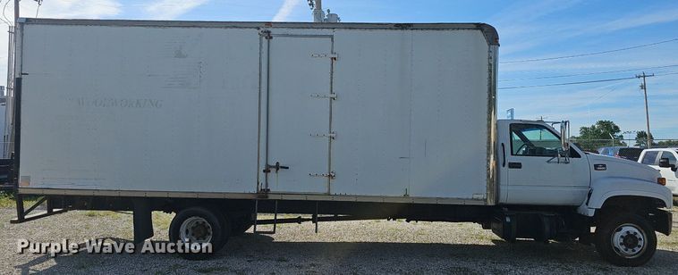 image for item EJ5640 2002 Chevrolet C6500 box truck