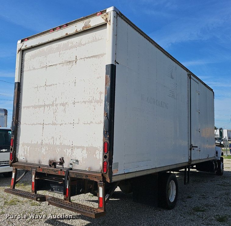 image for item EJ5640 2002 Chevrolet C6500 box truck