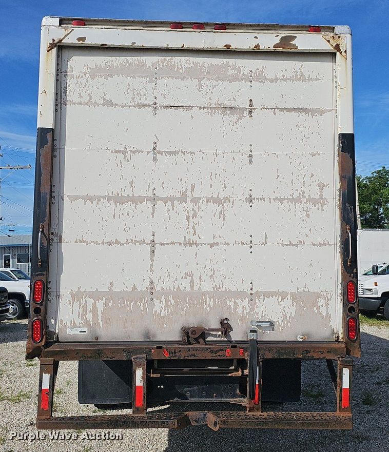 image for item EJ5640 2002 Chevrolet C6500 box truck