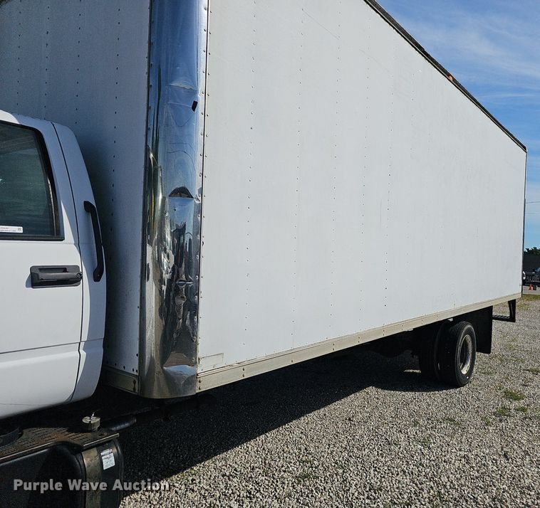 image for item EJ5640 2002 Chevrolet C6500 box truck