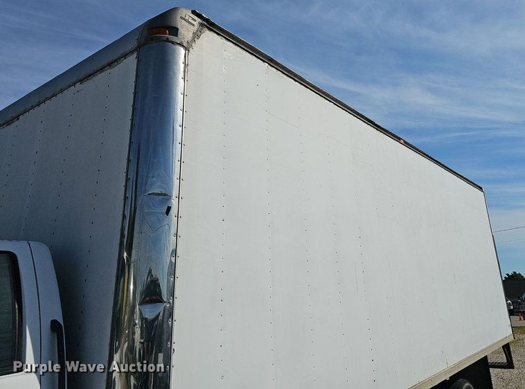 image for item EJ5640 2002 Chevrolet C6500 box truck