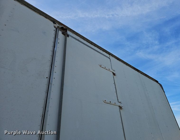 image for item EJ5640 2002 Chevrolet C6500 box truck