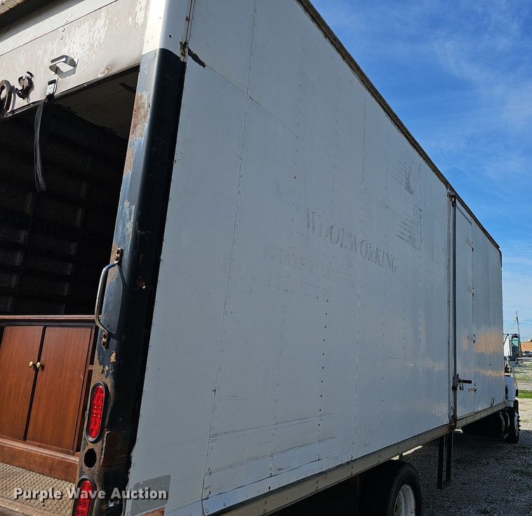image for item EJ5640 2002 Chevrolet C6500 box truck