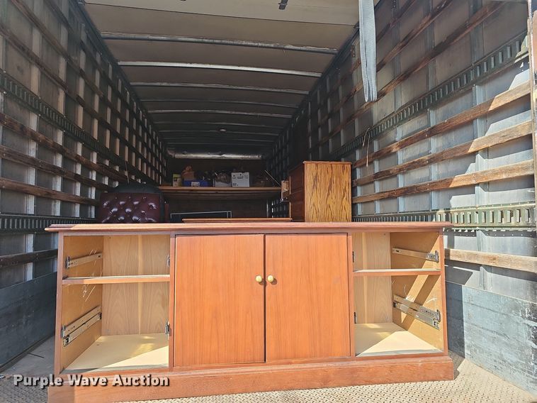 image for item EJ5640 2002 Chevrolet C6500 box truck