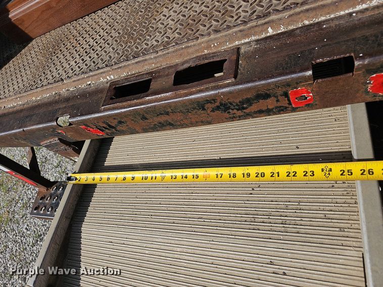 image for item EJ5640 2002 Chevrolet C6500 box truck