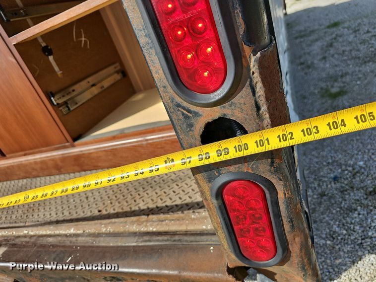 image for item EJ5640 2002 Chevrolet C6500 box truck