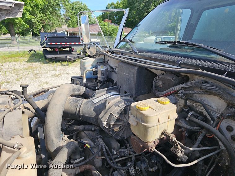 image for item EJ5640 2002 Chevrolet C6500 box truck