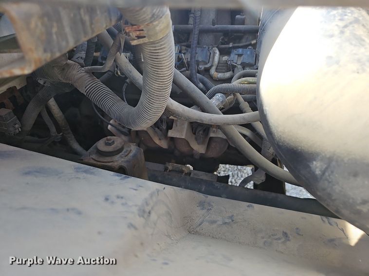 image for item EJ5640 2002 Chevrolet C6500 box truck