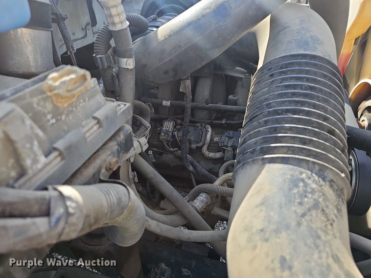 image for item EJ5640 2002 Chevrolet C6500 box truck