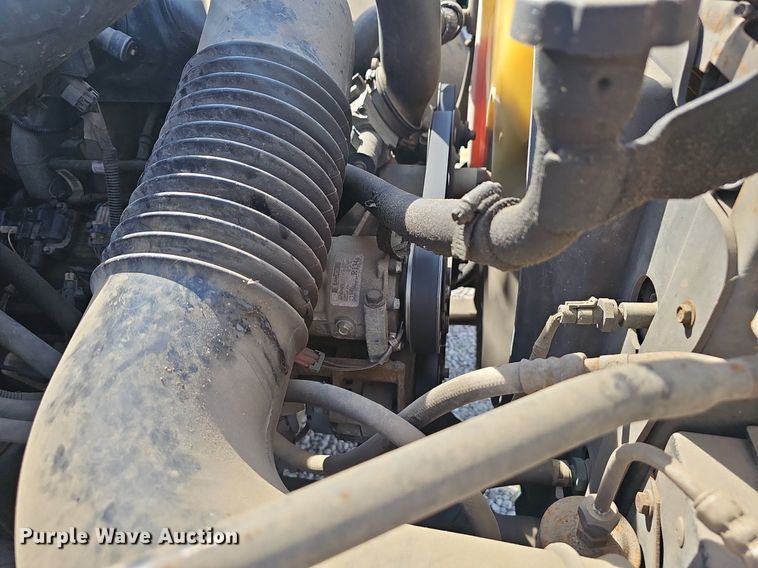 image for item EJ5640 2002 Chevrolet C6500 box truck