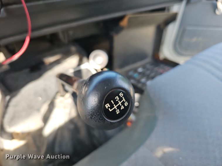 image for item EJ5640 2002 Chevrolet C6500 box truck