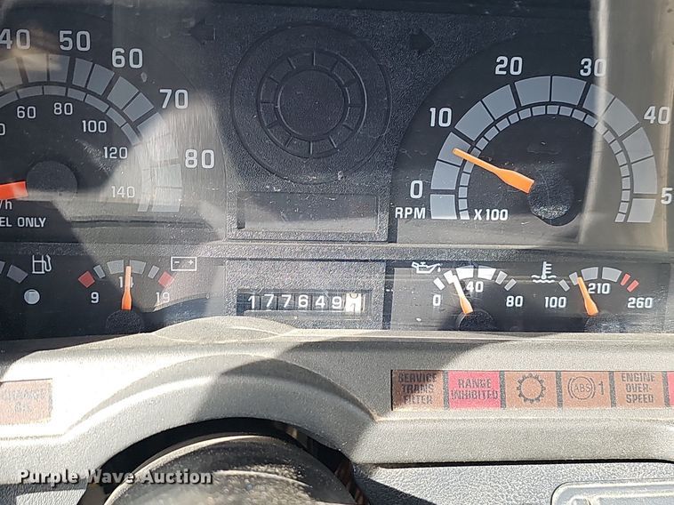 image for item EJ5640 2002 Chevrolet C6500 box truck