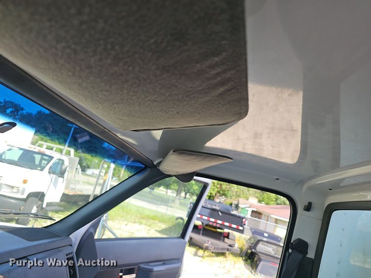 image for item EJ5640 2002 Chevrolet C6500 box truck