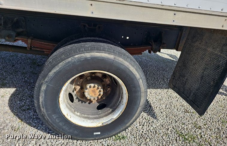 image for item EJ5640 2002 Chevrolet C6500 box truck