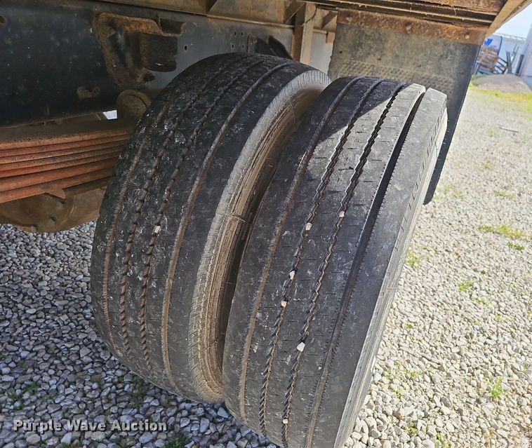 image for item EJ5640 2002 Chevrolet C6500 box truck