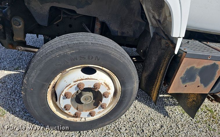 image for item EJ5640 2002 Chevrolet C6500 box truck