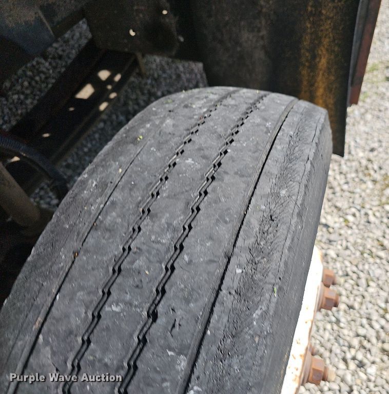 image for item EJ5640 2002 Chevrolet C6500 box truck