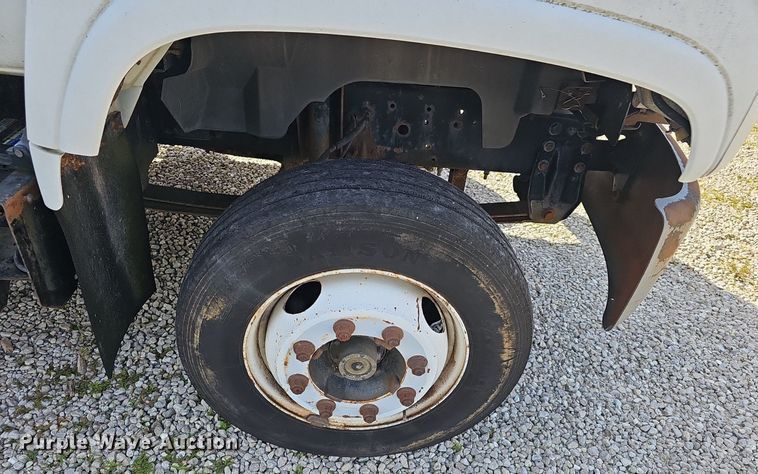 image for item EJ5640 2002 Chevrolet C6500 box truck