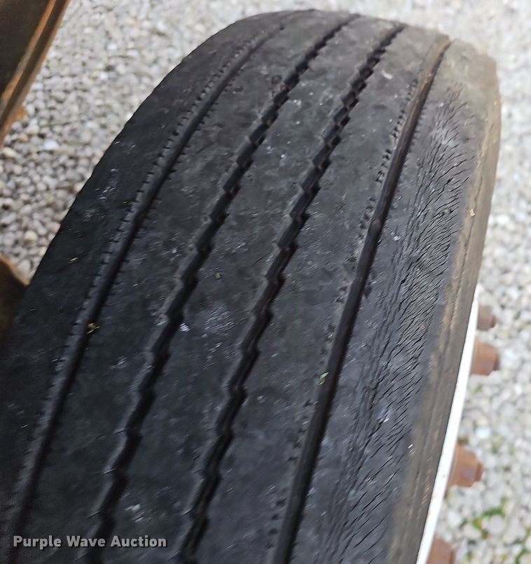 image for item EJ5640 2002 Chevrolet C6500 box truck