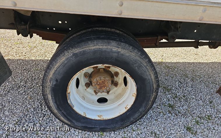 image for item EJ5640 2002 Chevrolet C6500 box truck