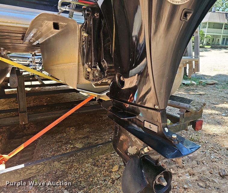 image for item EJ5662 2012 Sun Tracker pontoon boat