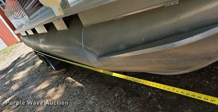 image for item EJ5662 2012 Sun Tracker pontoon boat