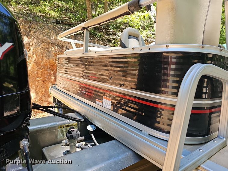 image for item EJ5662 2012 Sun Tracker pontoon boat