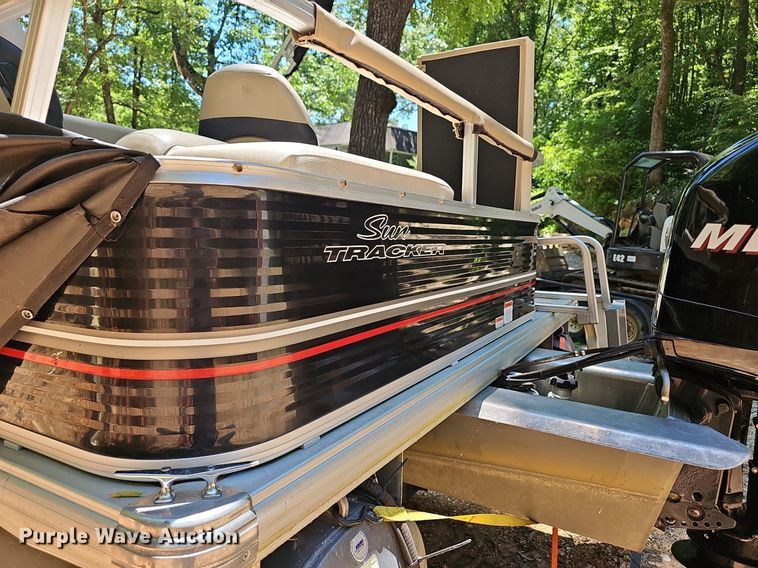 image for item EJ5662 2012 Sun Tracker pontoon boat