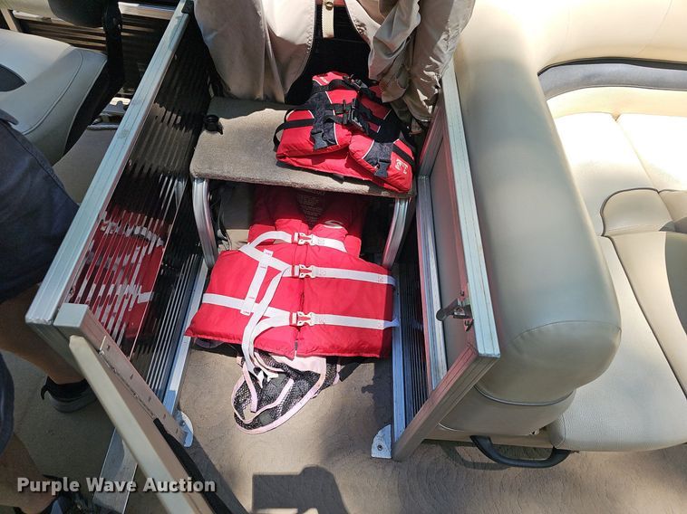 image for item EJ5662 2012 Sun Tracker pontoon boat