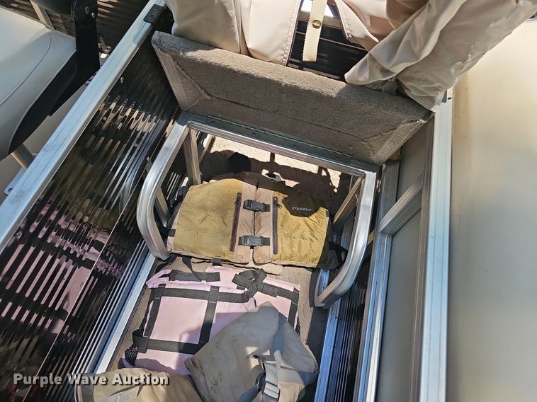 image for item EJ5662 2012 Sun Tracker pontoon boat