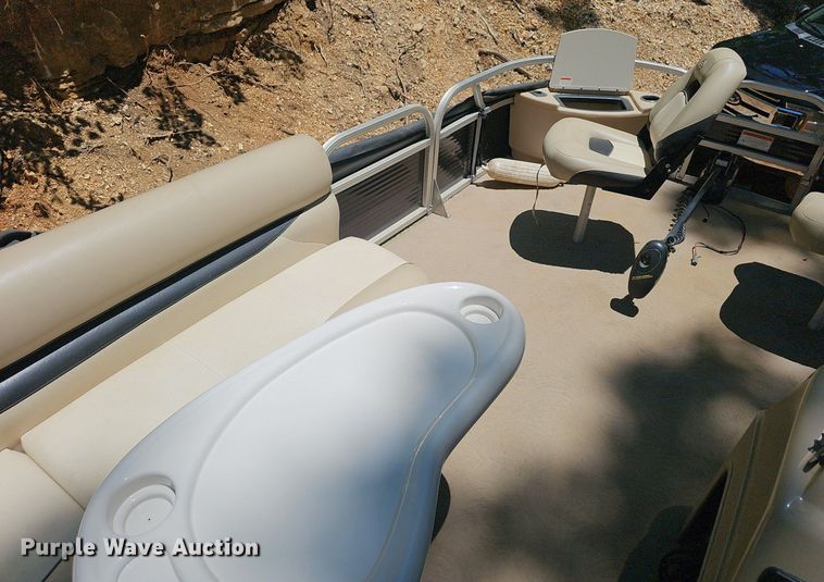 image for item EJ5662 2012 Sun Tracker pontoon boat