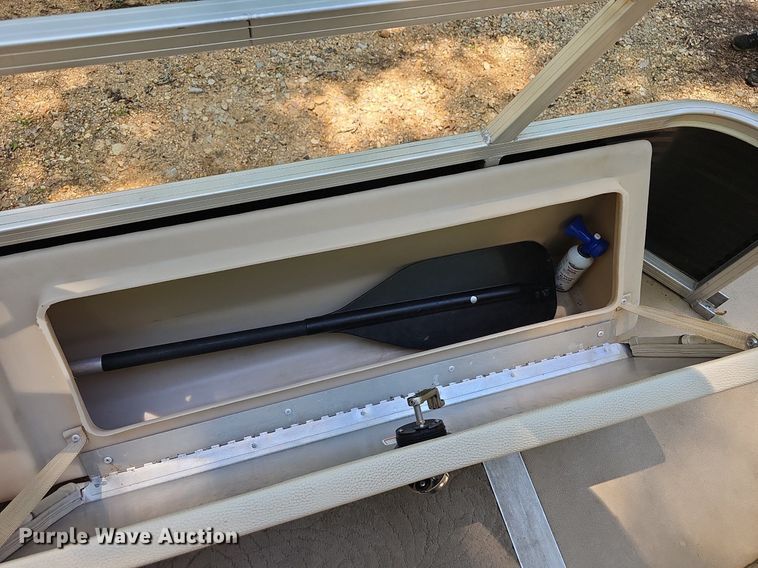 image for item EJ5662 2012 Sun Tracker pontoon boat