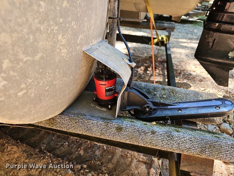 image for item EJ5662 2012 Sun Tracker pontoon boat