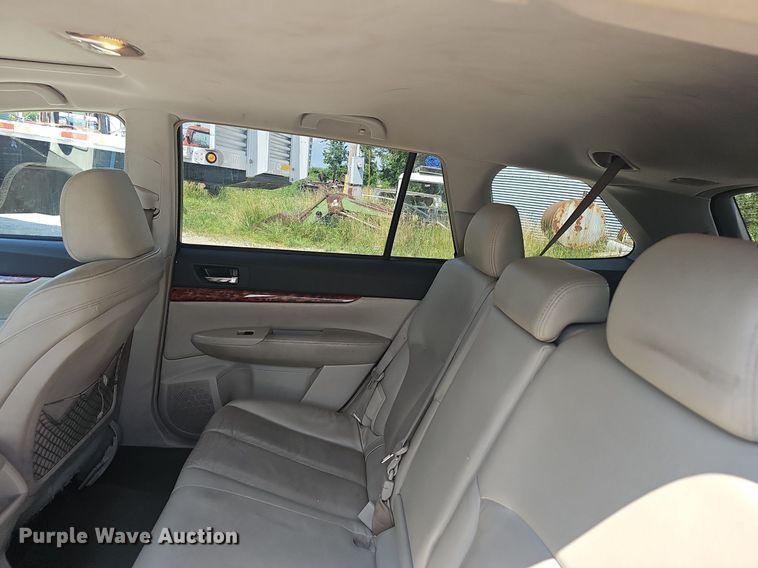 image for item EJ5679 2011 Subaru  Outback SUV