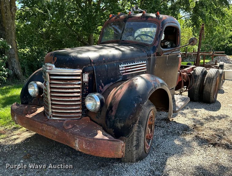 image for item EJ6853 International KB-10 truck cab and chassis