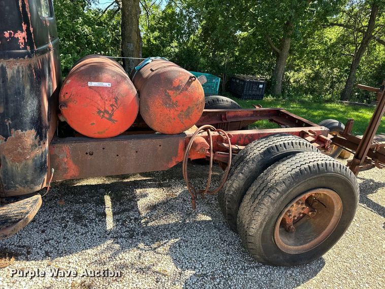 image for item EJ6853 International KB-10 truck cab and chassis