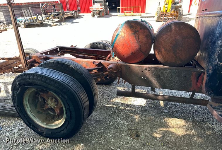 image for item EJ6853 International KB-10 truck cab and chassis