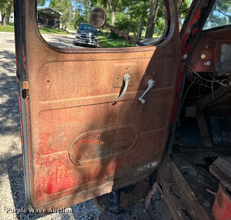 image for item EJ6853 International KB-10 truck cab and chassis