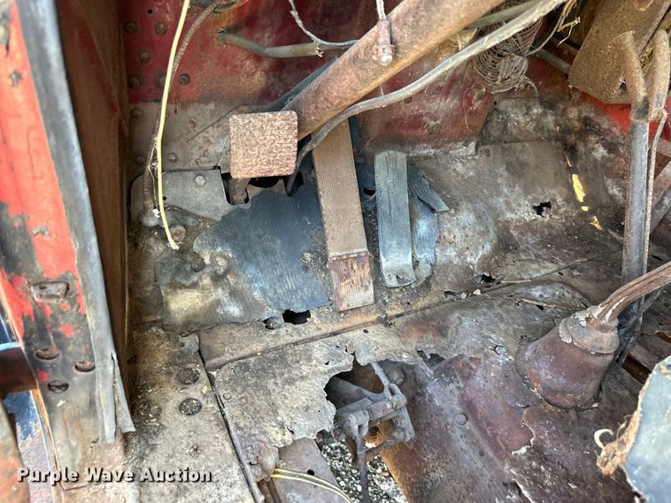 image for item EJ6853 International KB-10 truck cab and chassis