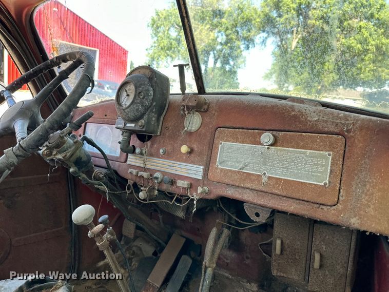 image for item EJ6853 International KB-10 truck cab and chassis