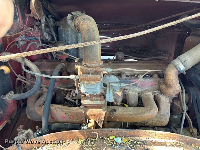 image for item EJ6853 International KB-10 truck cab and chassis