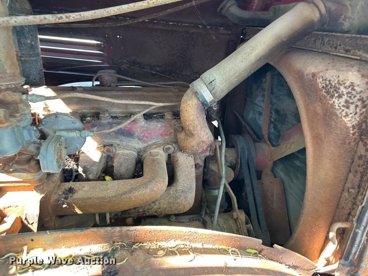 image for item EJ6853 International KB-10 truck cab and chassis